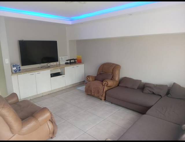 5 BEDROOM TOWNHOUSE FOR SALE IN HALFWAY GARDENS